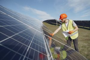 panelek-súrolt-karbantartás-a-napenergia-rendszer