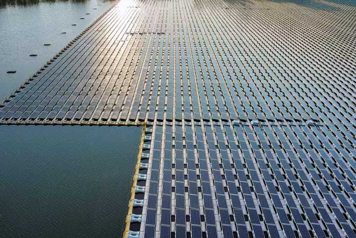 „Float-voltaics”: Hogyan forradalmasíthatják a globális hatalmat a víztározókban lebegő napelemek